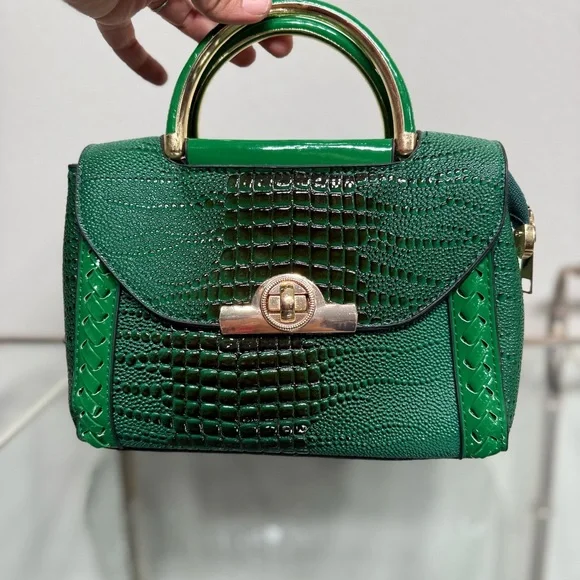 Elegant Green Handbag NWOT - Picture 2 of 8